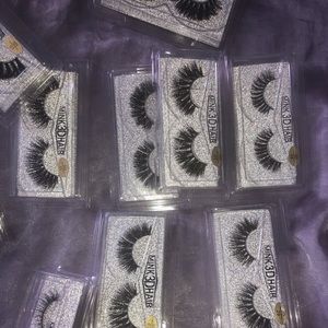3 pairs of 3D LASHES!